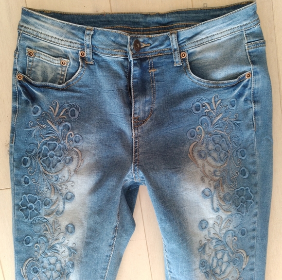 Scroll Embroidered Jeans - Picture 5 of 16